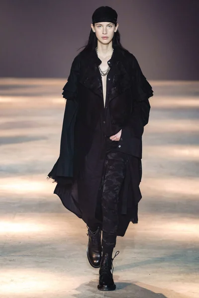 Look 11